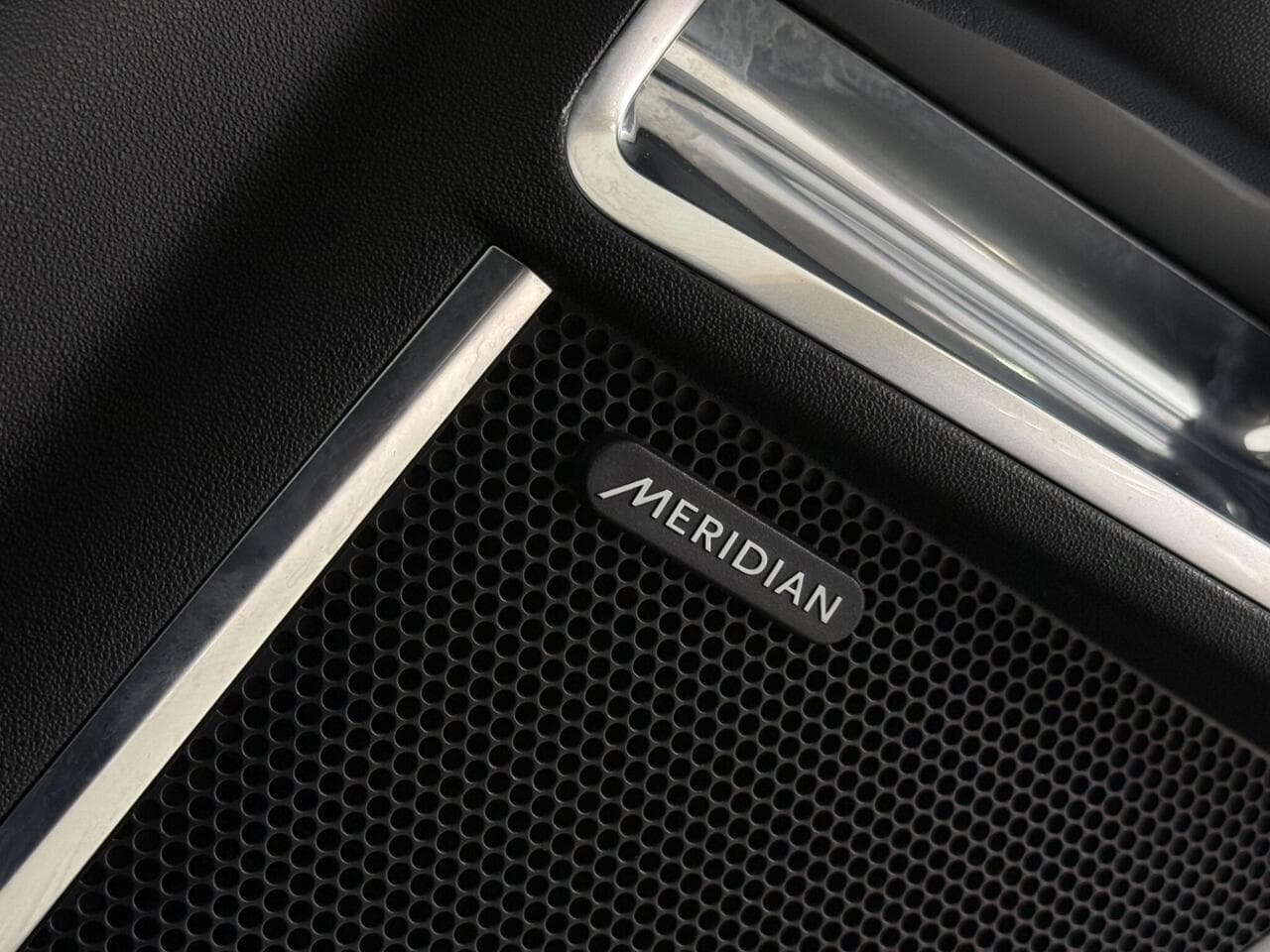 Jaguar E-PACE thumbnail Misc Controls
