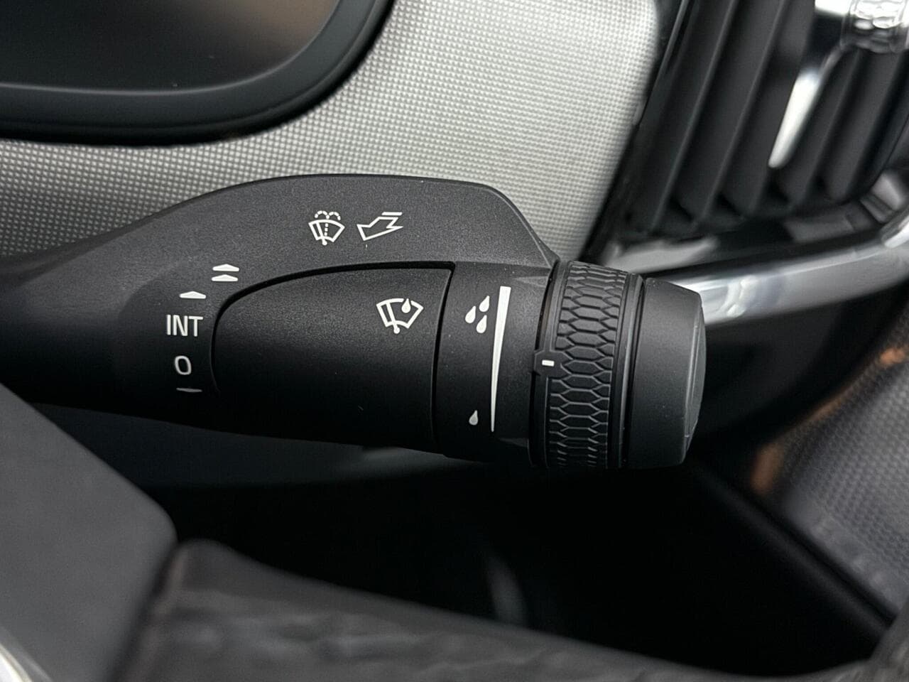 Volvo S90 thumbnail Misc Controls