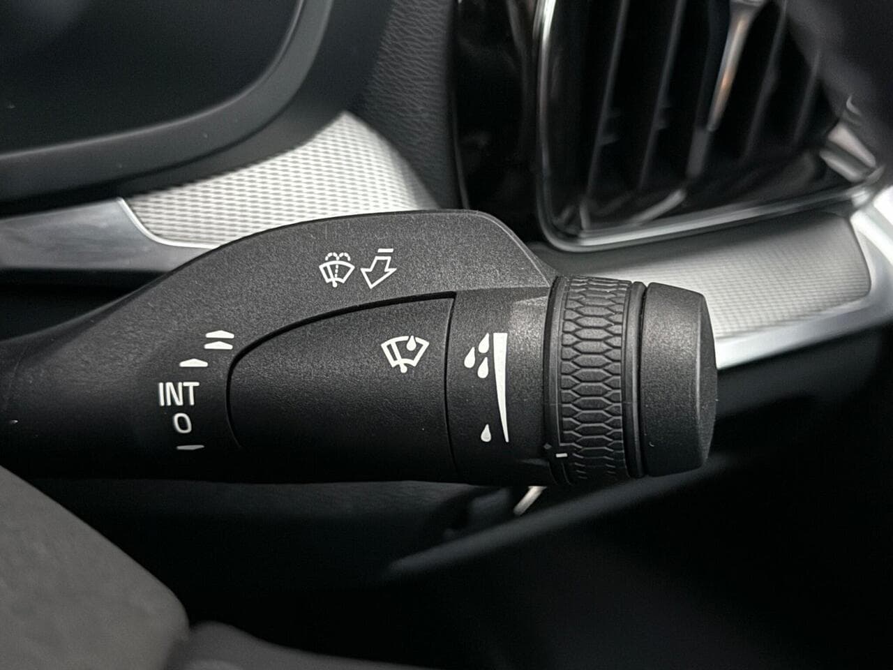 Volvo S60 thumbnail Misc Controls