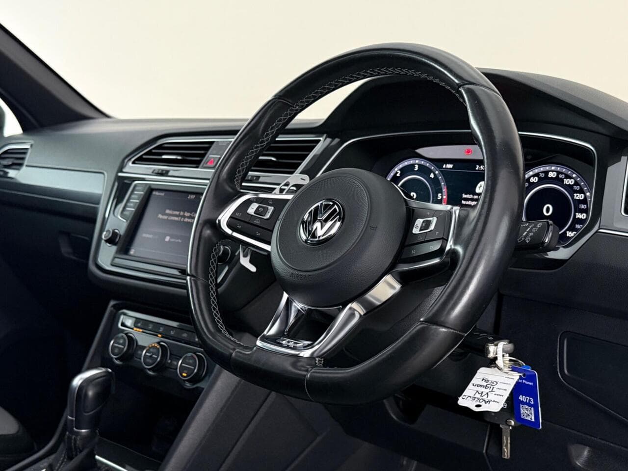 Volkswagen Tiguan thumbnail Steering Wheel