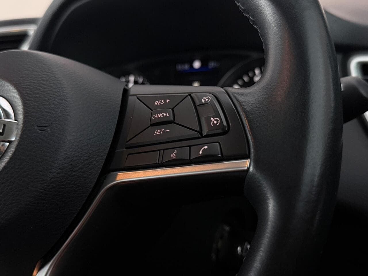Nissan Qashqai thumbnail Misc Controls