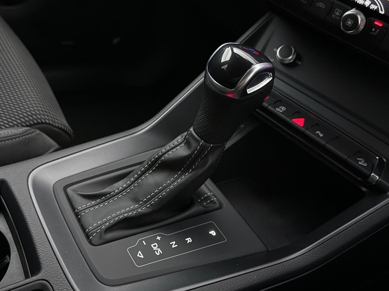 Audi Q3 thumbnail Misc Controls
