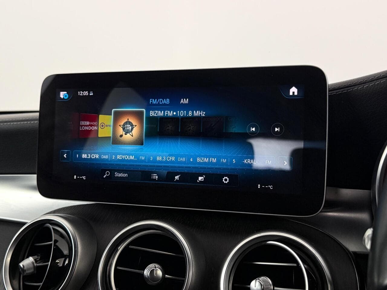 Mercedes-Benz GLC thumbnail Infotainment System