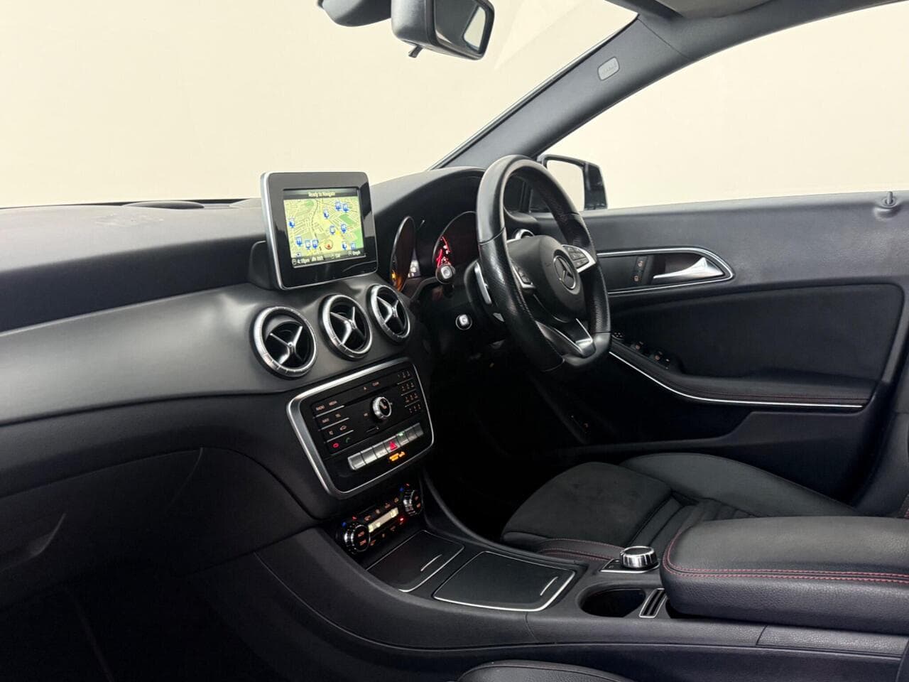 Mercedes-Benz CLA thumbnail Interior Front