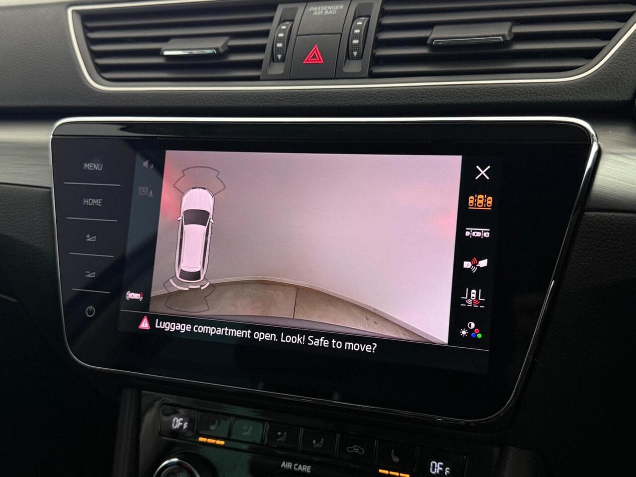 Skoda Superb thumbnail Infotainment System