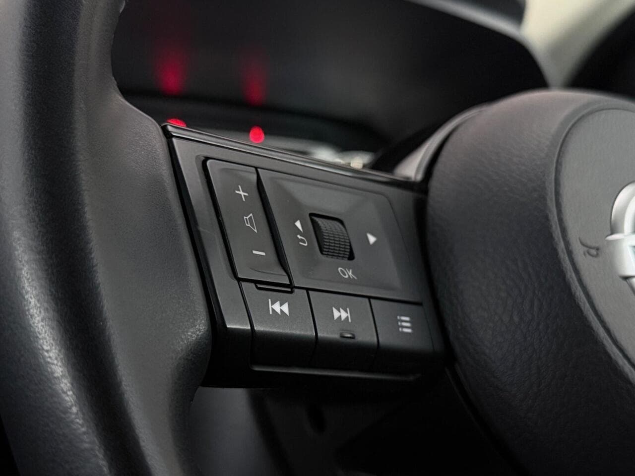 Nissan Qashqai thumbnail Misc Controls