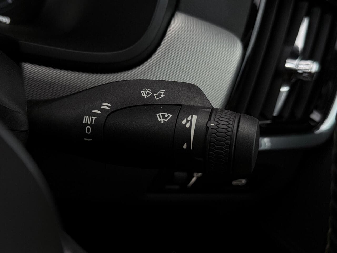 Volvo S90 thumbnail Misc Controls