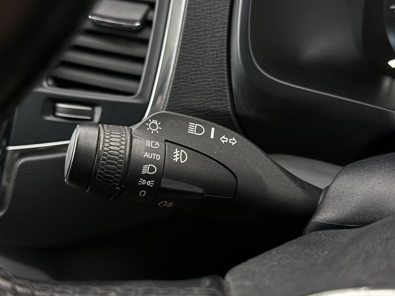 Volvo XC90 thumbnail Misc Controls