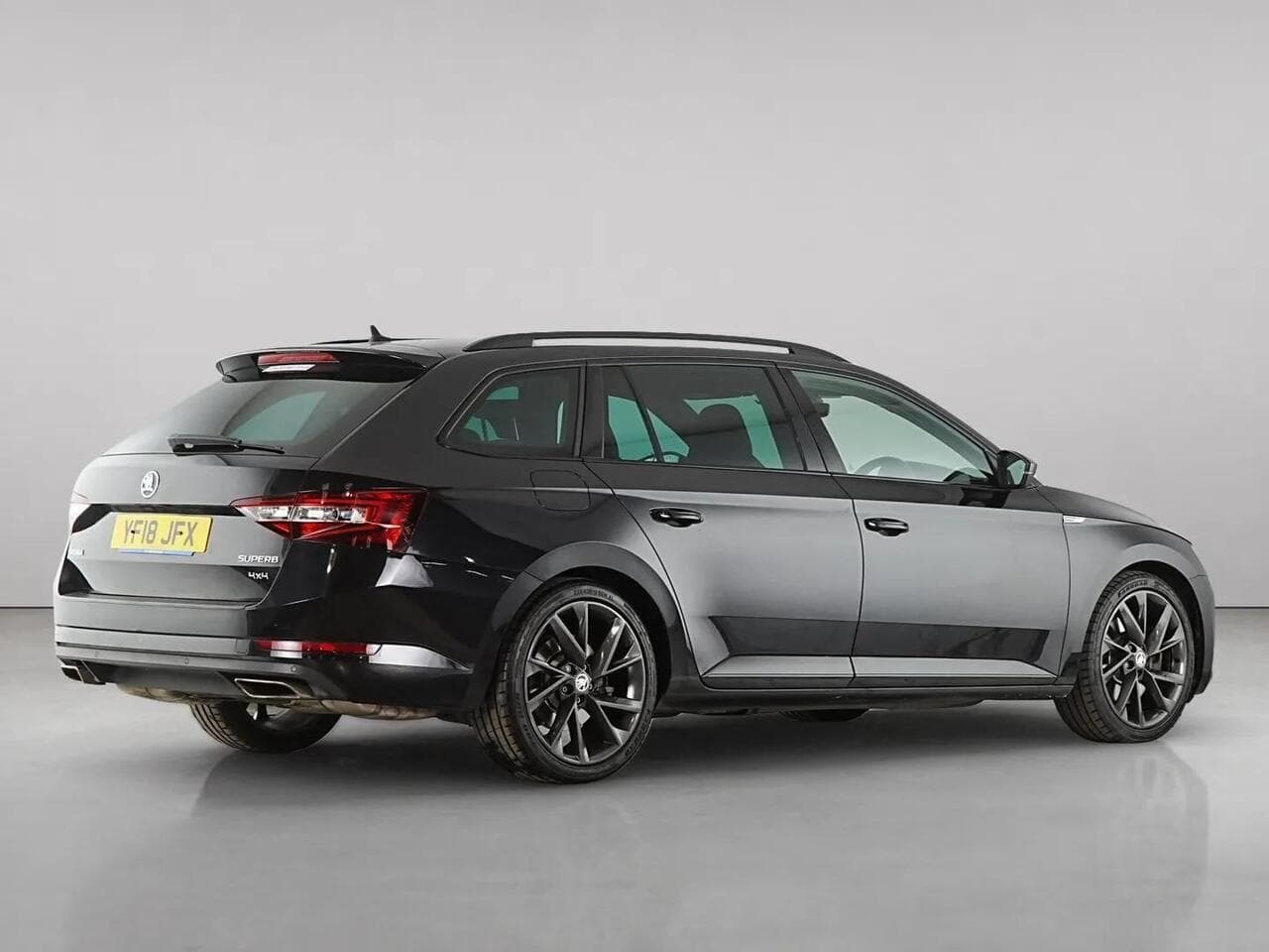 Skoda Superb thumbnail Rear Right