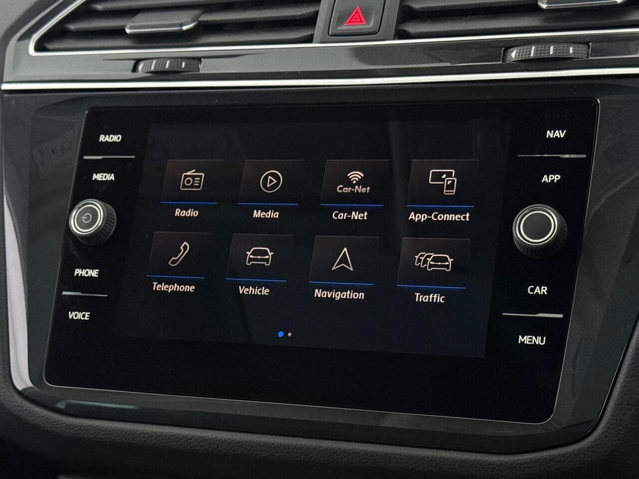 Volkswagen Tiguan thumbnail Infotainment System