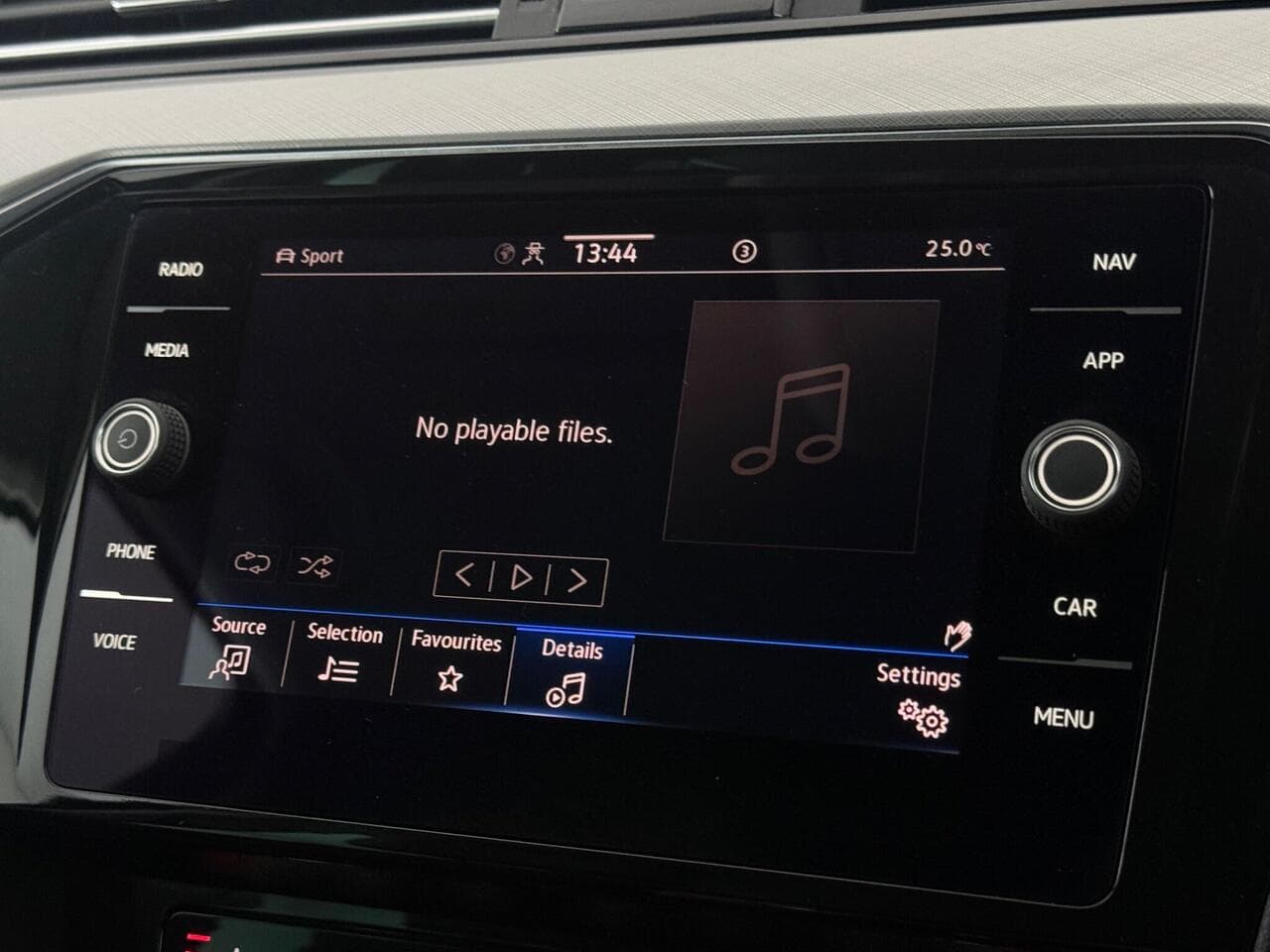Volkswagen Passat thumbnail Infotainment System