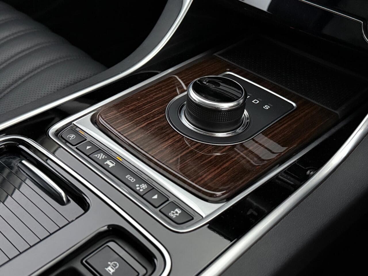 Jaguar XF thumbnail Interior Front