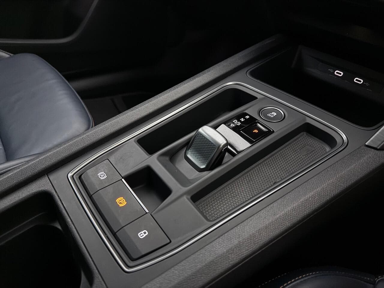 CUPRA Formentor thumbnail Interior Front