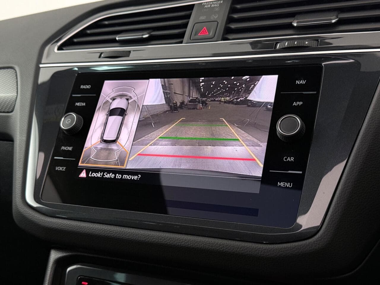 Volkswagen Tiguan thumbnail Infotainment System