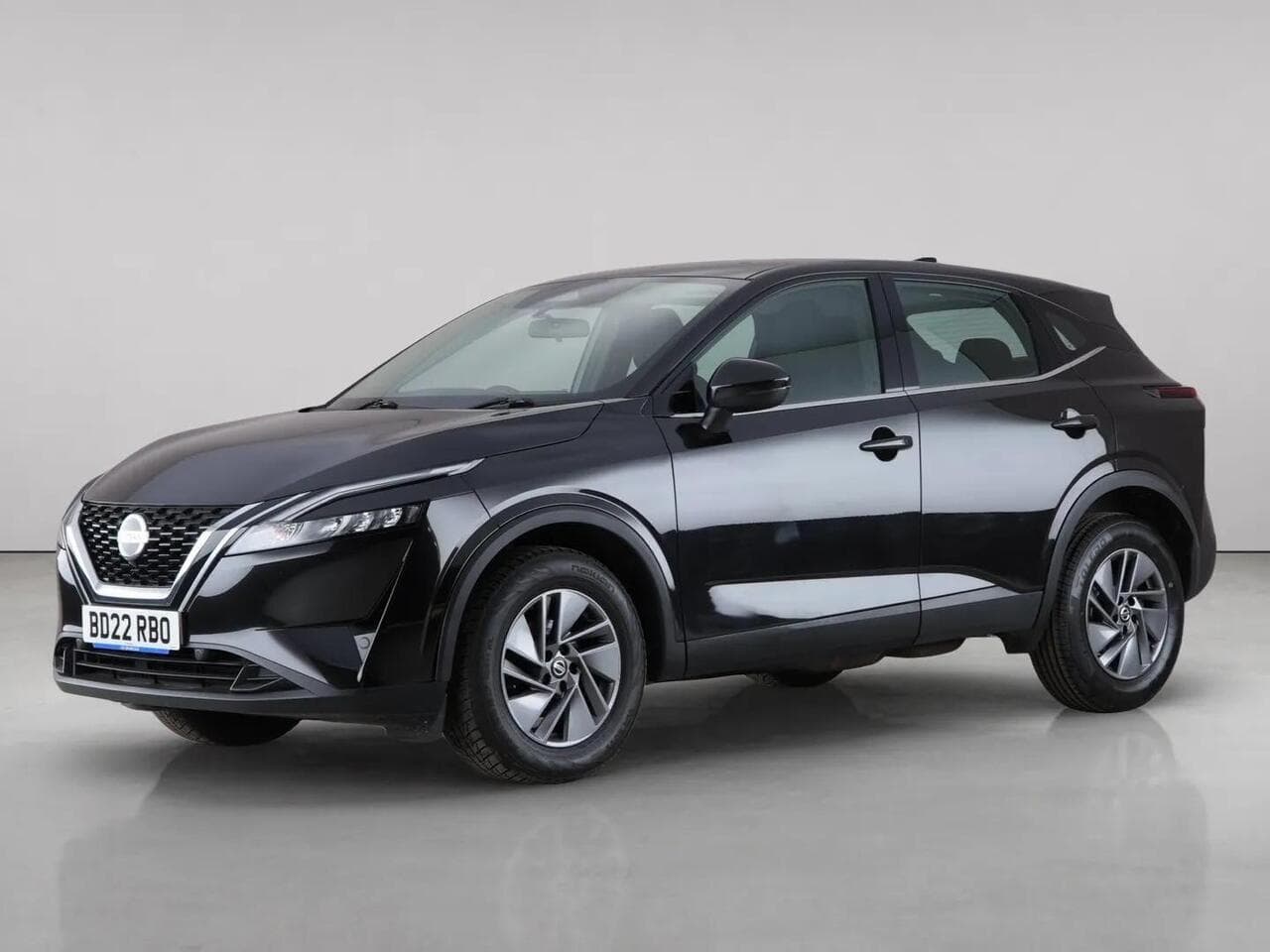 Nissan Qashqai thumbnail Front Left
