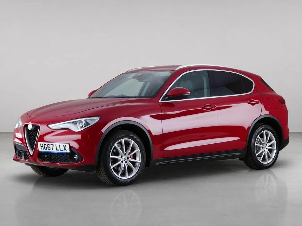 Alfa Romeo Stelvio thumbnail Front Left
