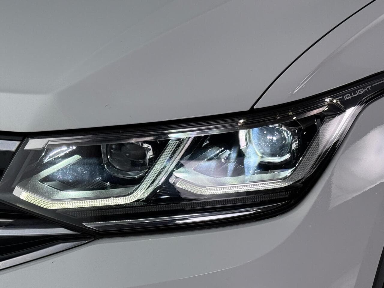 Volkswagen Tiguan thumbnail Lights Front