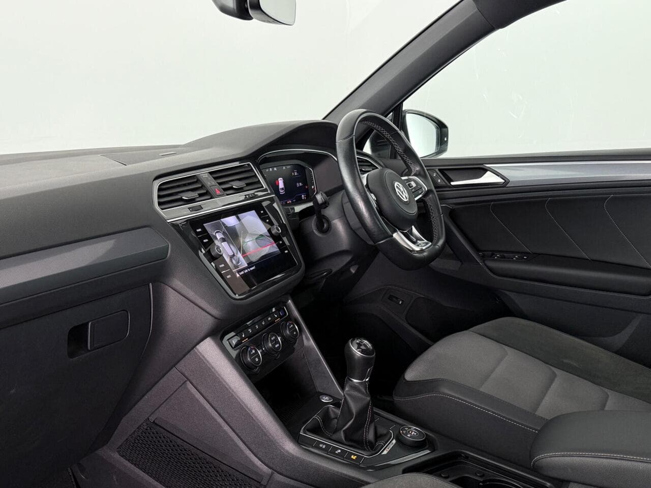 Volkswagen Tiguan thumbnail Interior Front