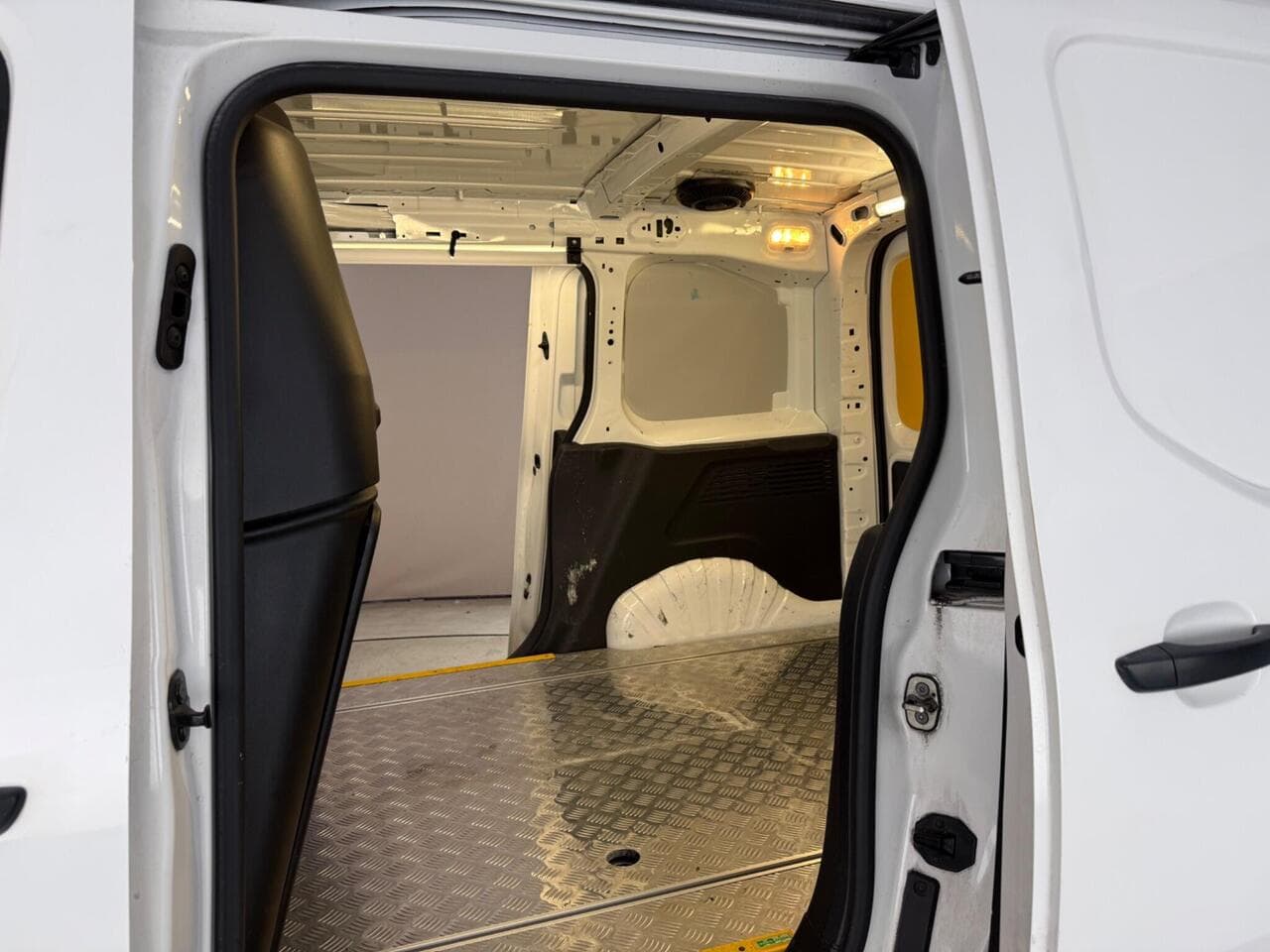 Peugeot Partner thumbnail Cargo Space