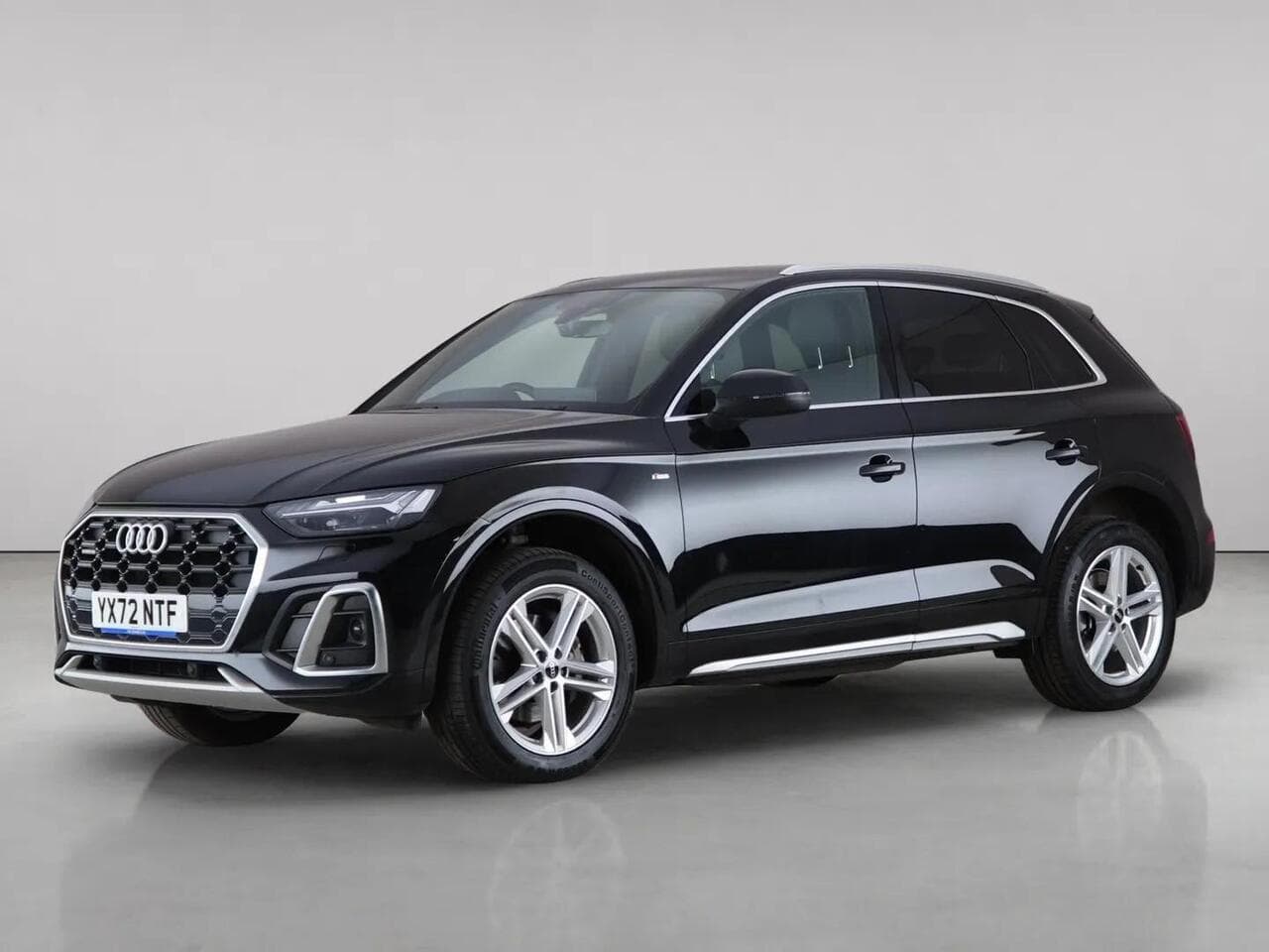 Audi Q5 thumbnail Front Left