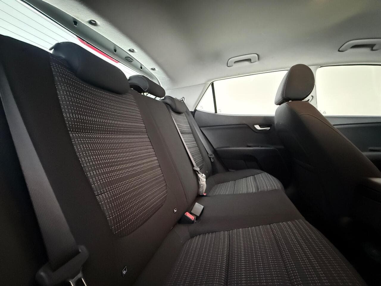 Kia Stonic thumbnail Seats Rear
