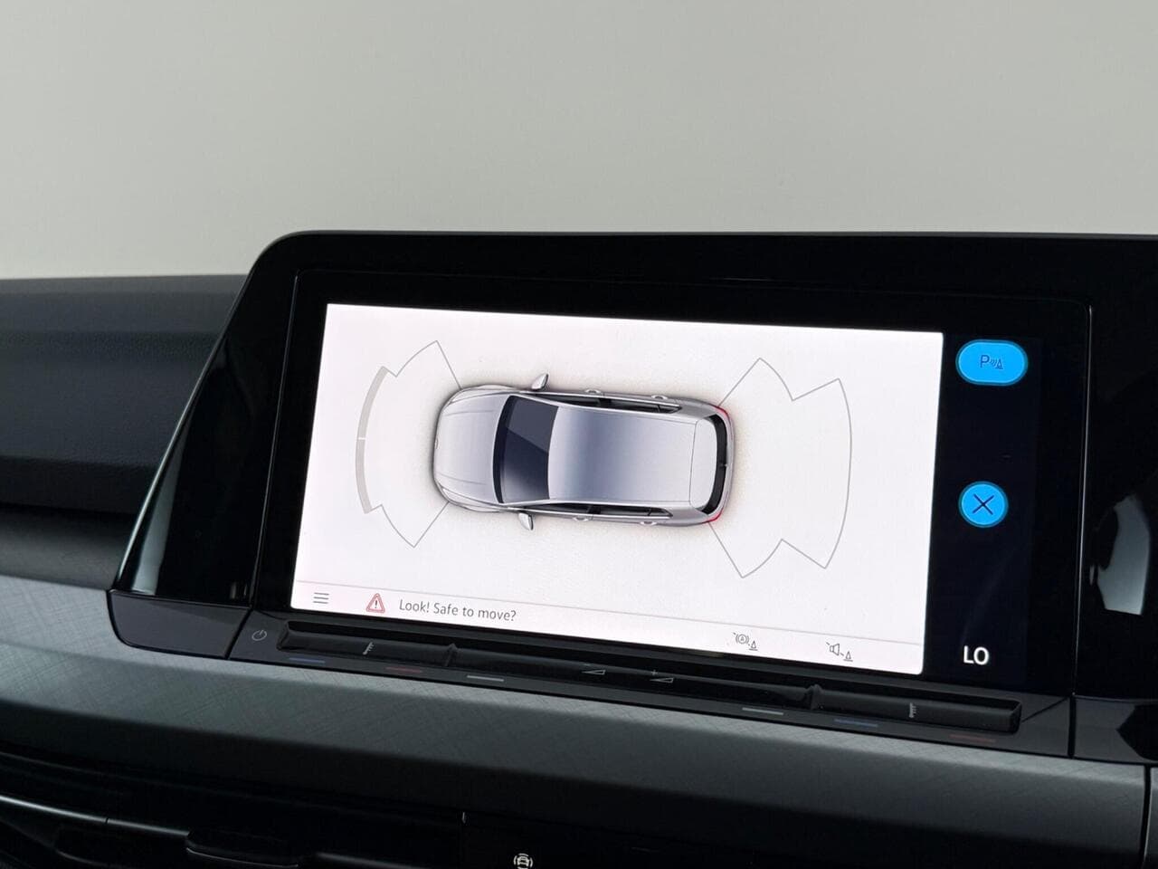 Volkswagen Golf thumbnail Infotainment System