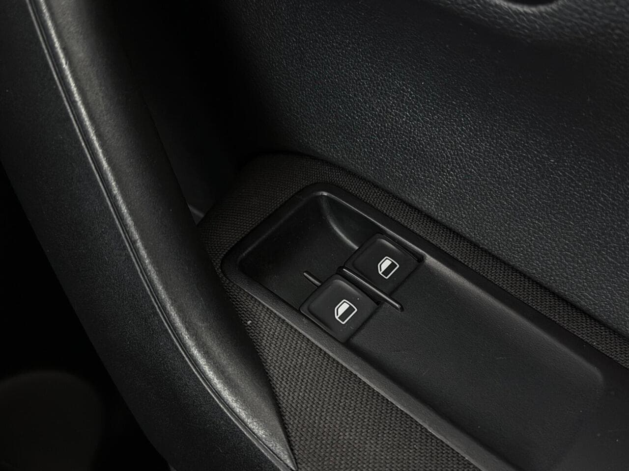 Volkswagen Polo thumbnail Misc Controls