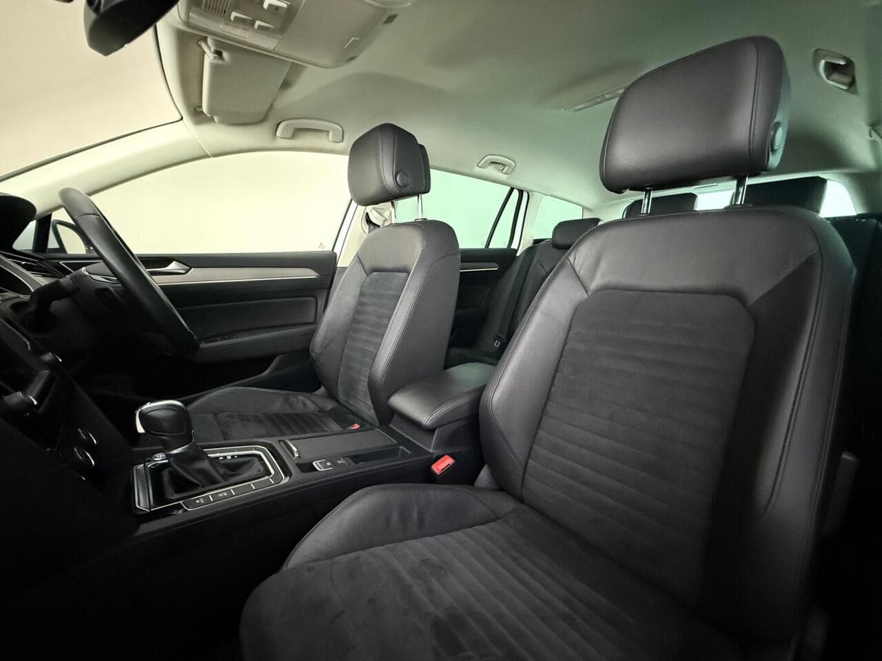 Volkswagen Passat thumbnail Seat Front Passenger