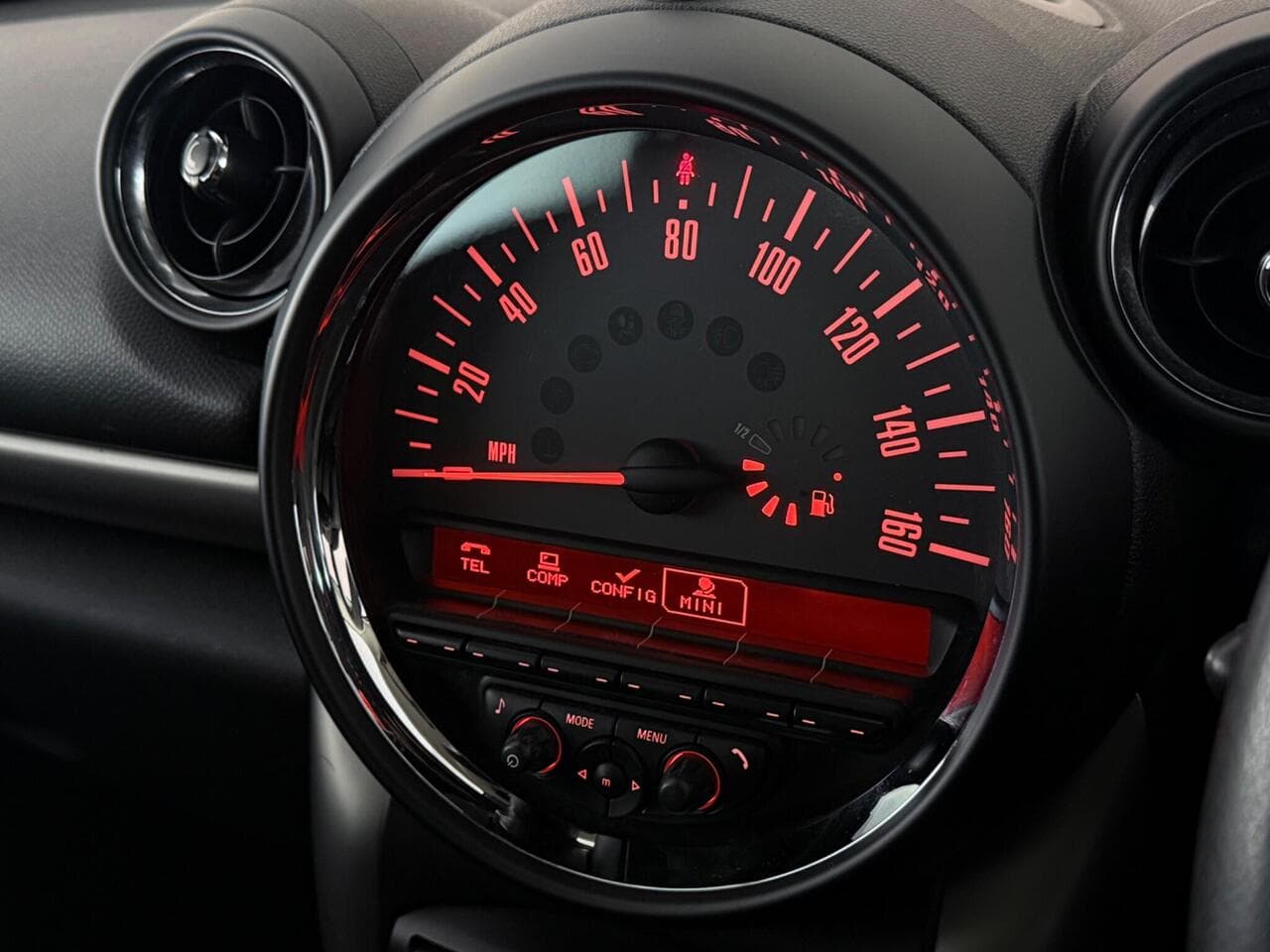 MINI Countryman thumbnail Driver Instruments