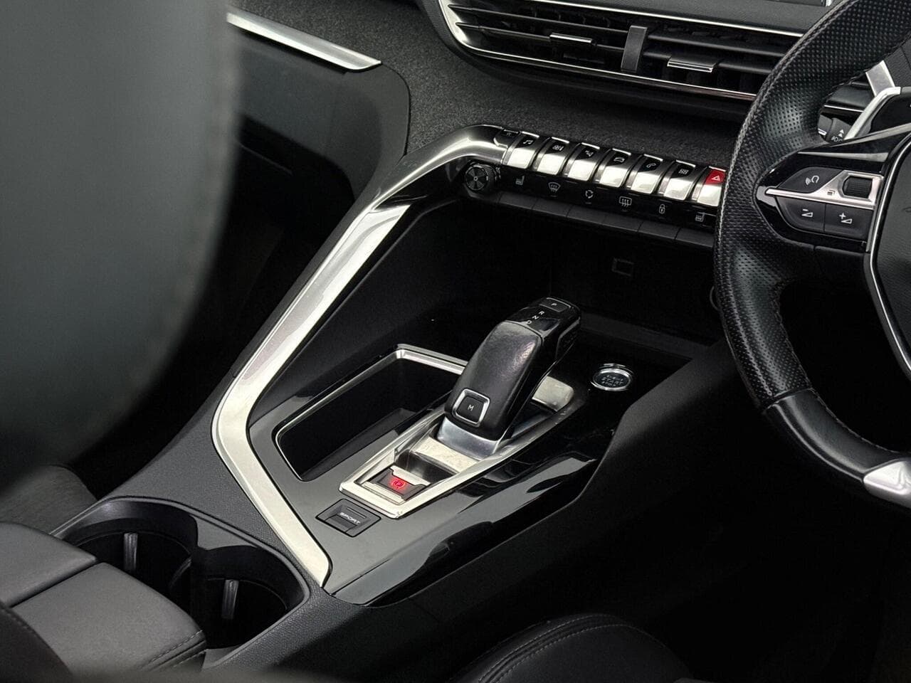 Peugeot 5008 thumbnail Interior Front
