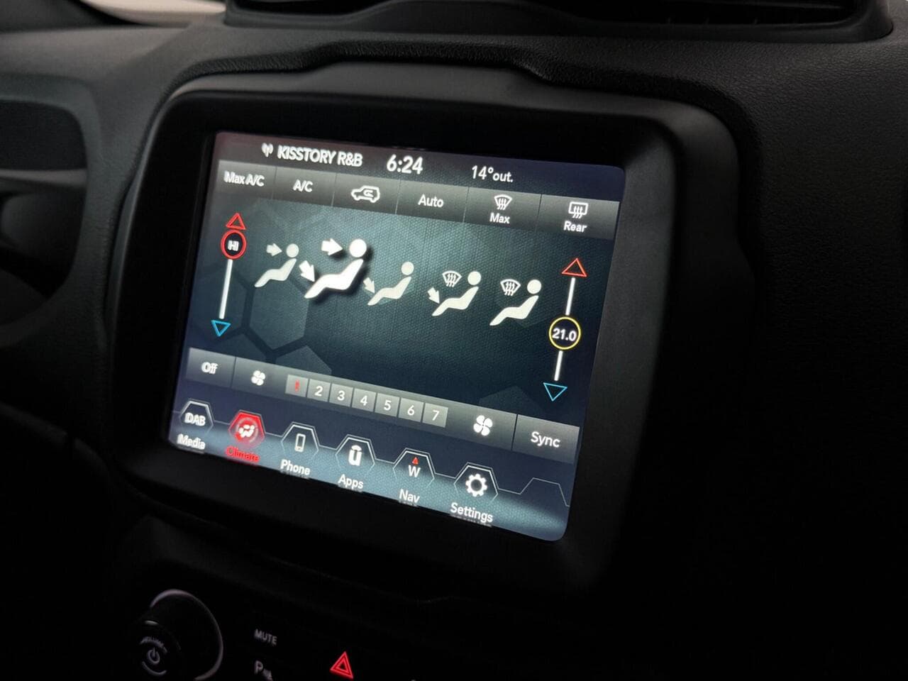 Jeep Renegade thumbnail Infotainment System