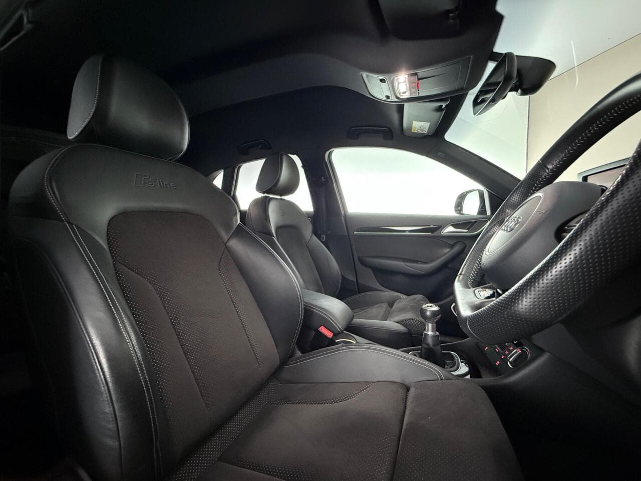 Audi Q3 thumbnail Seat Driver