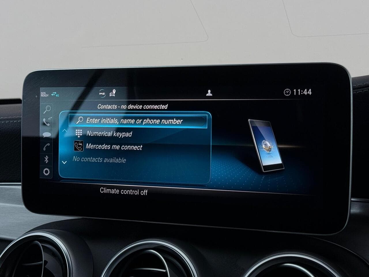 Mercedes-Benz C Class thumbnail Infotainment System