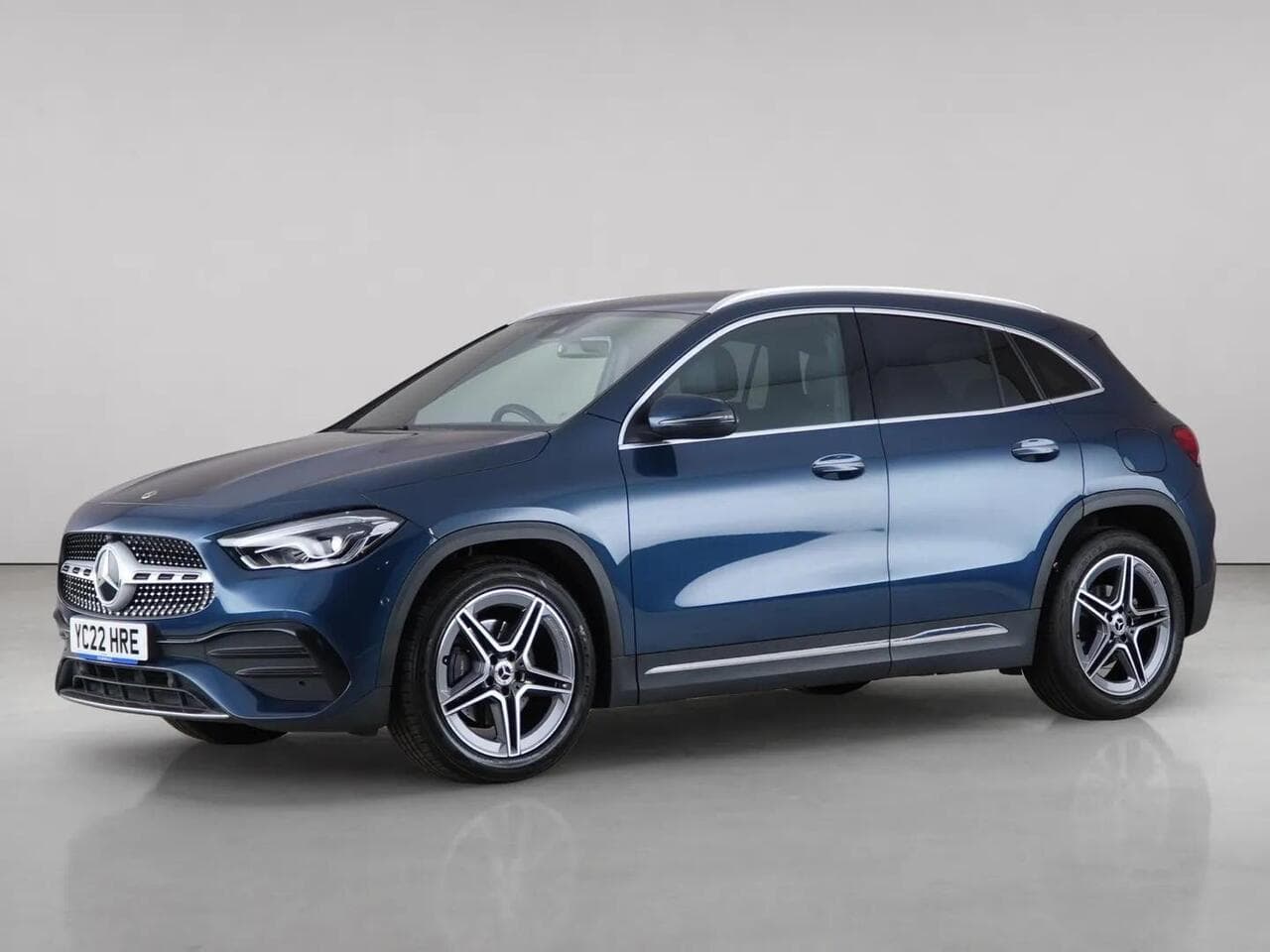 Mercedes-Benz GLA thumbnail Front Left