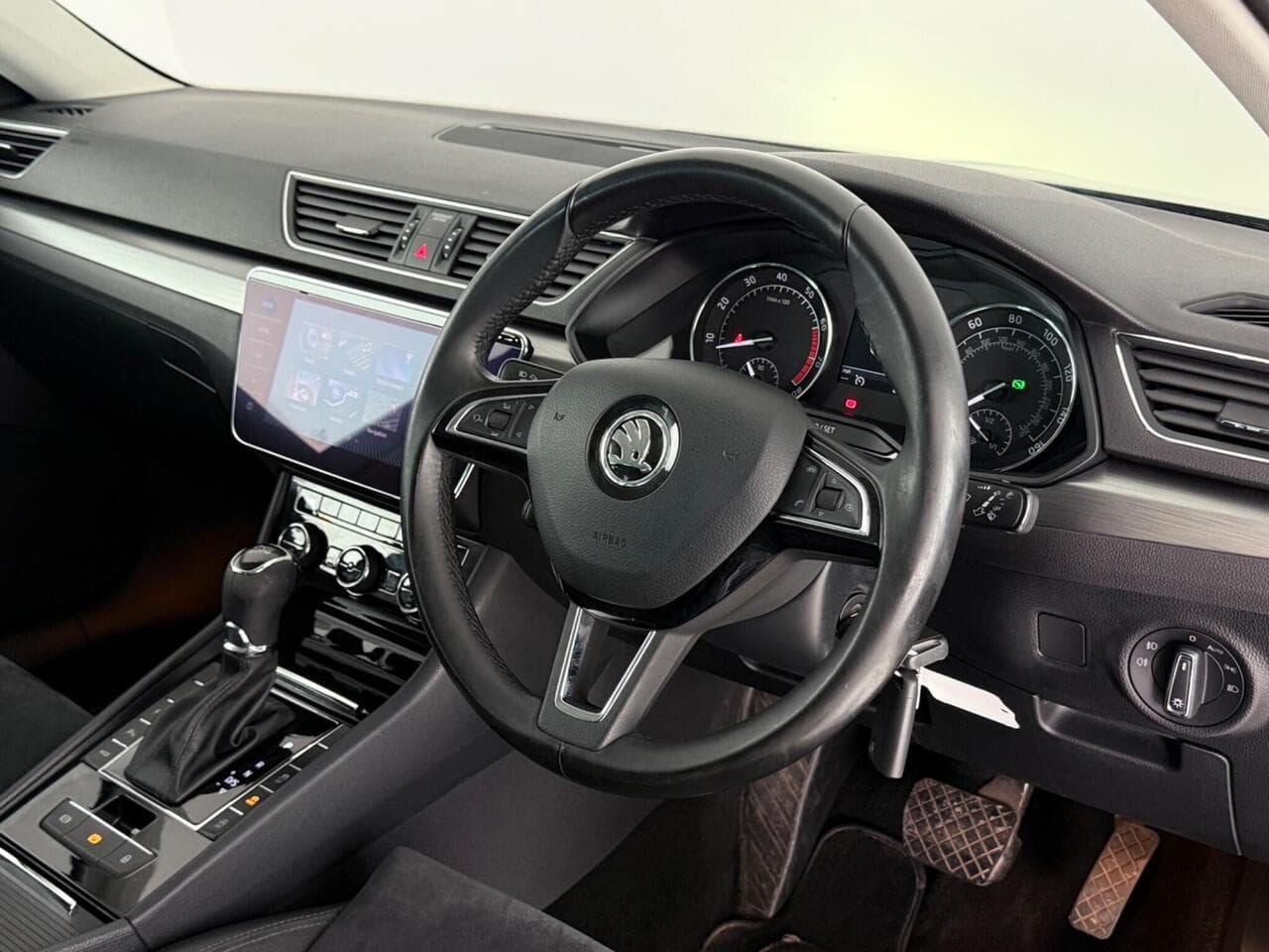 Skoda Superb thumbnail Steering Wheel