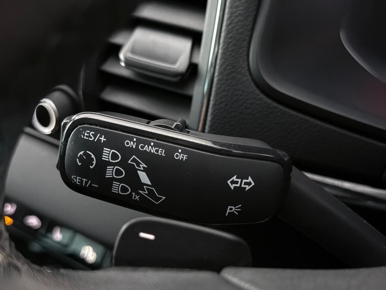 Skoda Karoq thumbnail Misc Controls