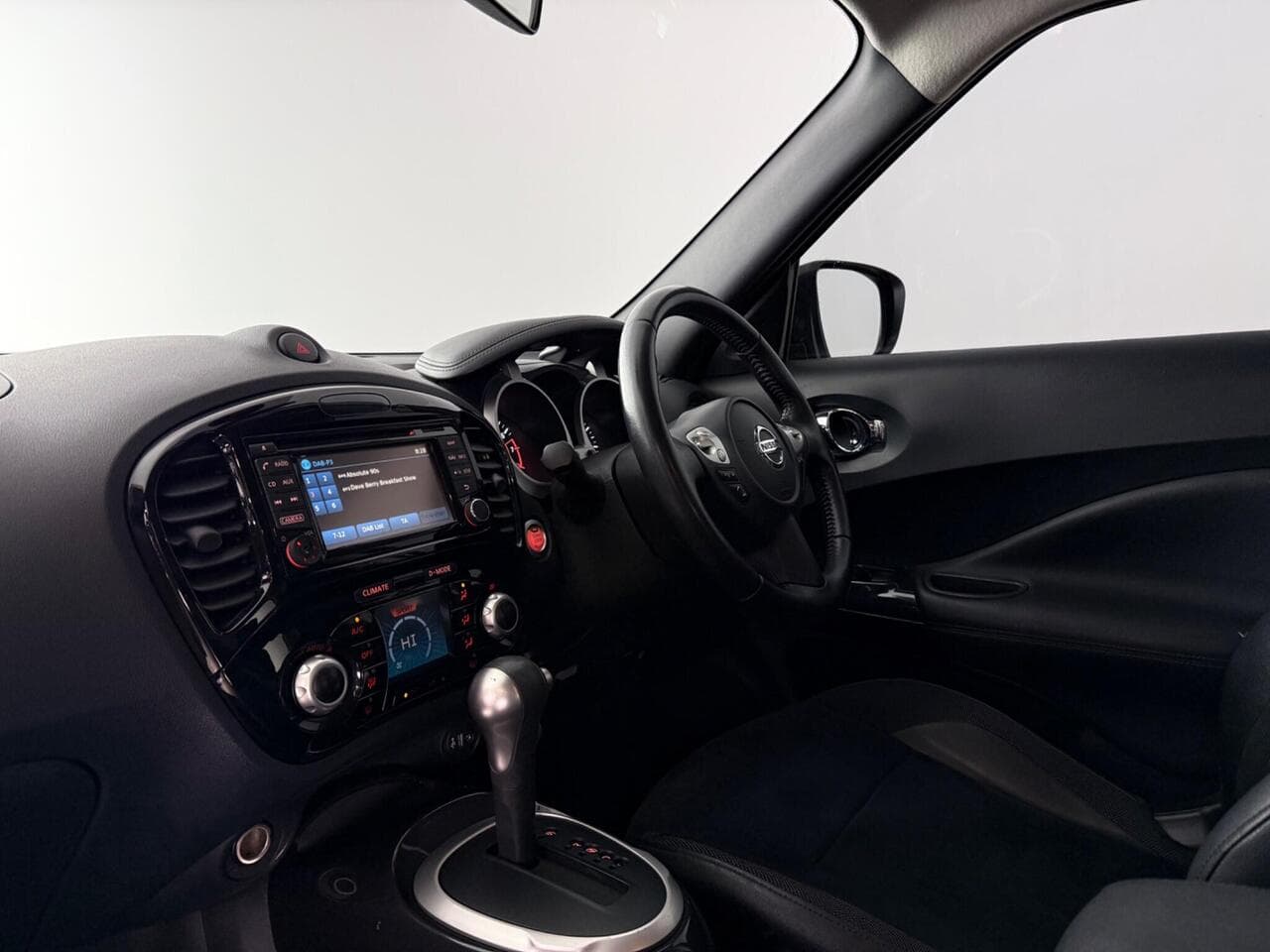 Nissan Juke thumbnail Interior Front