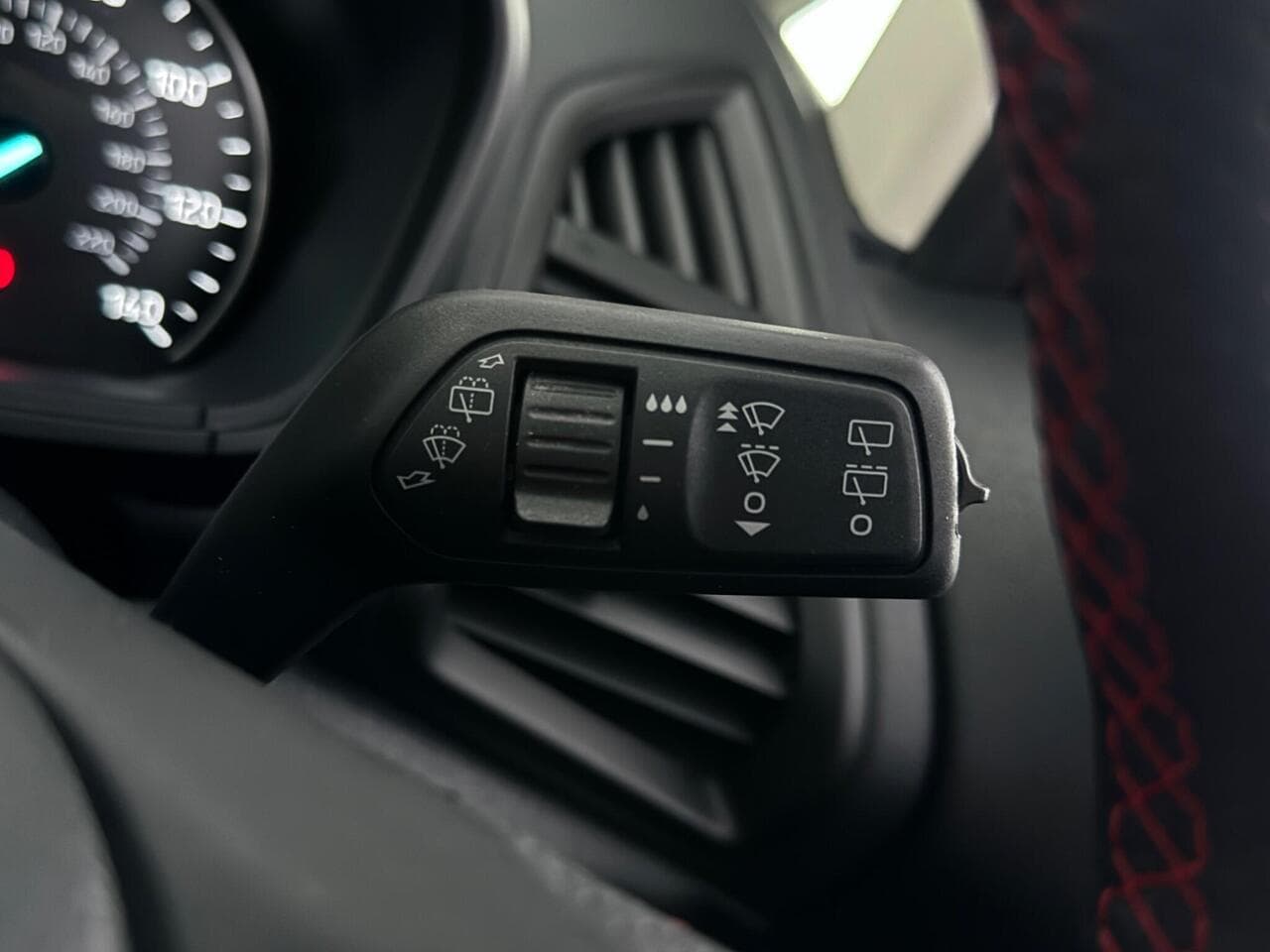 Ford EcoSport thumbnail Misc Controls