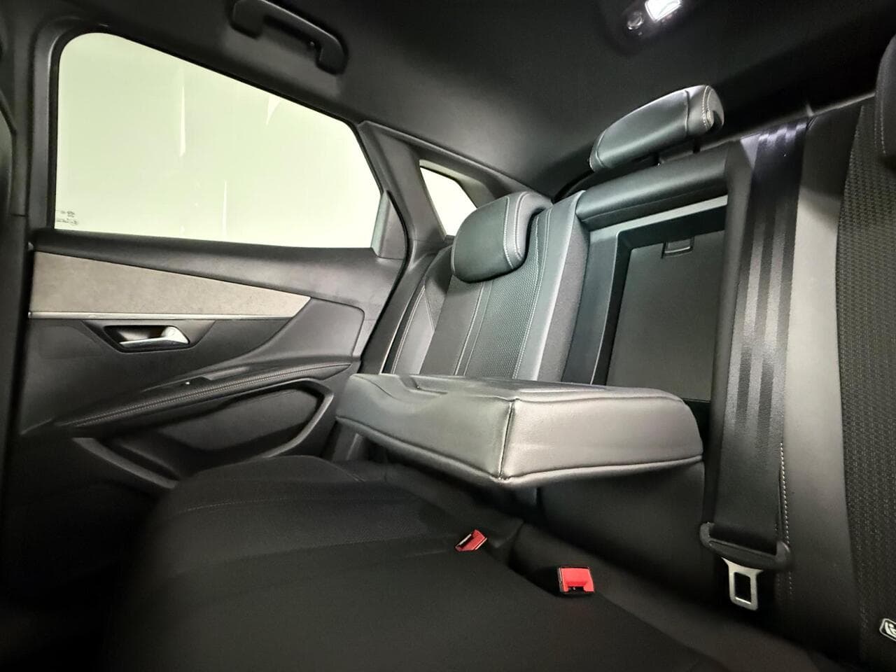 Peugeot 3008 thumbnail Seats Rear