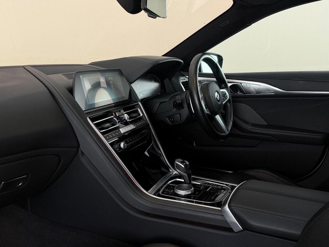 BMW 8 Series Gran Coupe thumbnail Interior Front