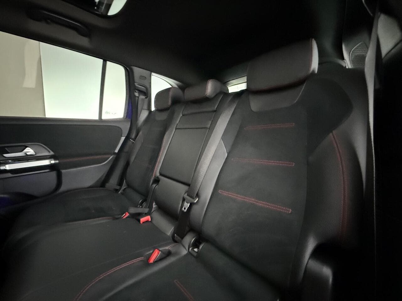 Mercedes-Benz GLB thumbnail Seats Rear