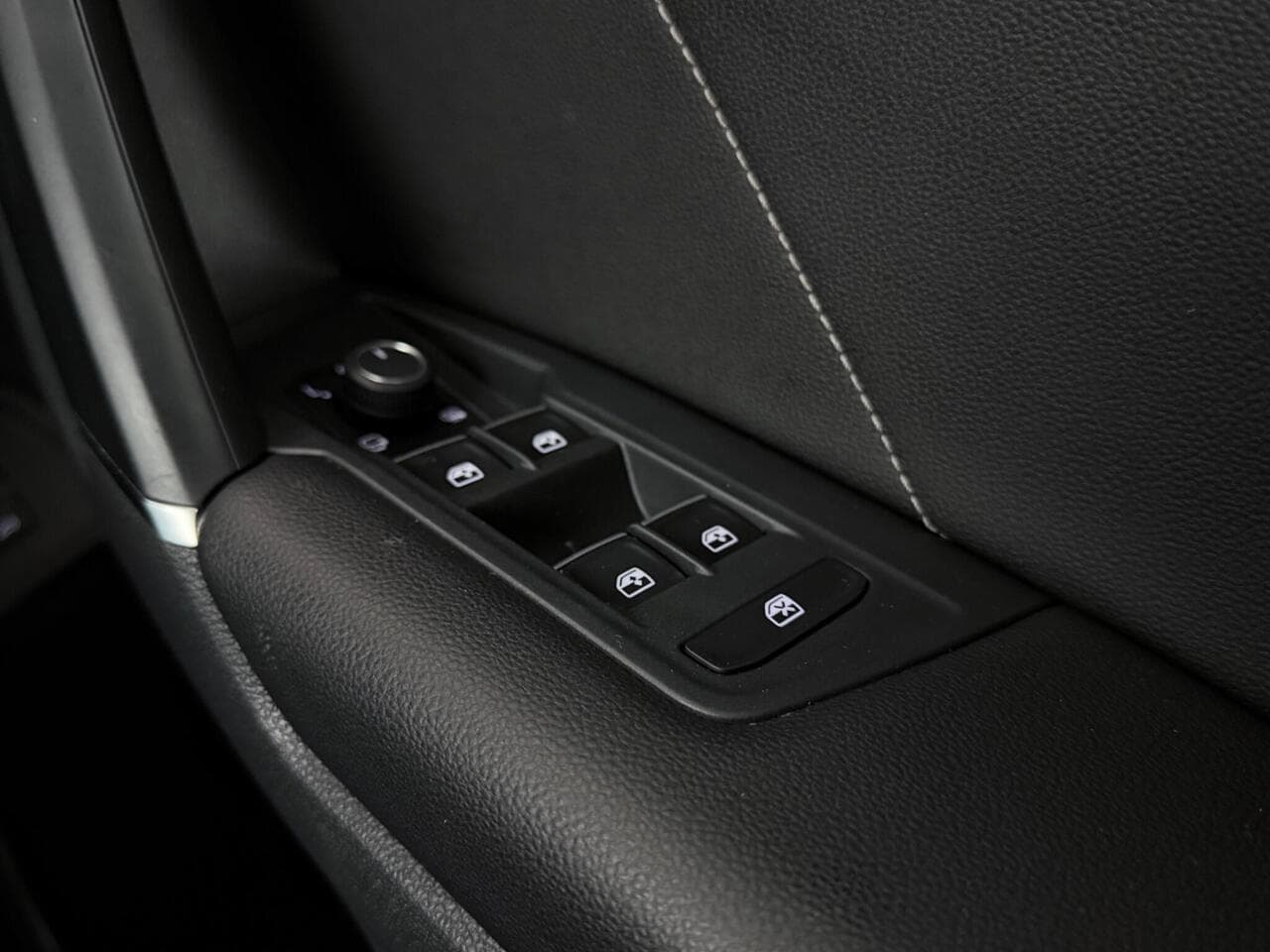 Volkswagen Tiguan thumbnail Misc Controls