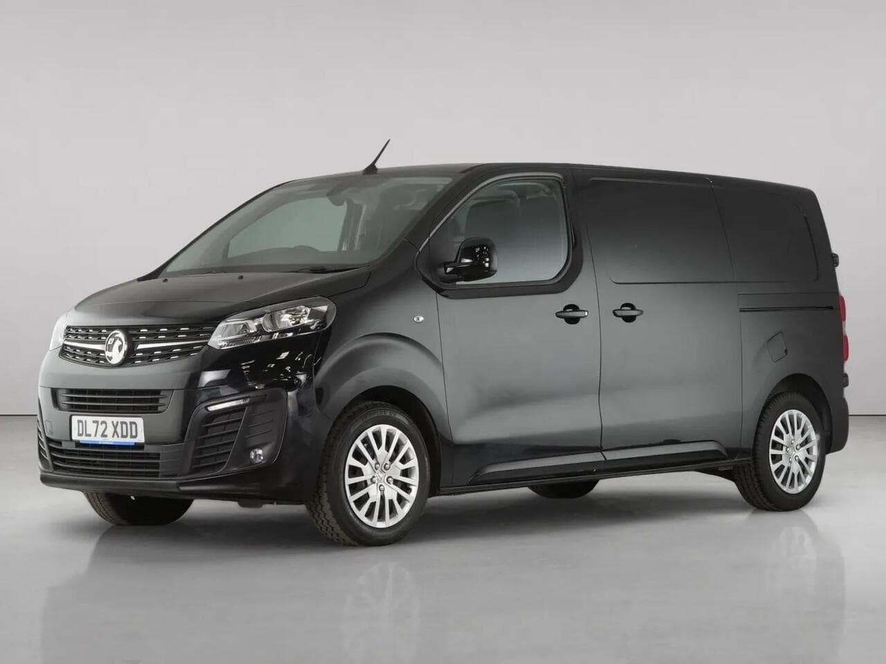 Vauxhall Vivaro thumbnail Front Left