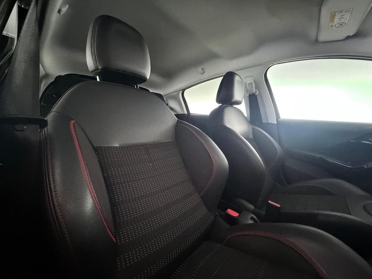 Peugeot 208 thumbnail Seat Driver