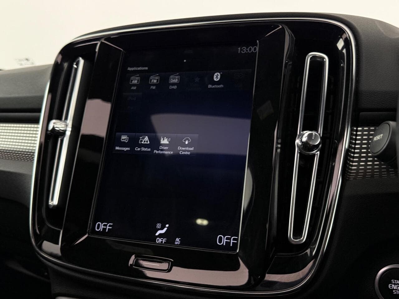 Volvo XC40 thumbnail Infotainment System