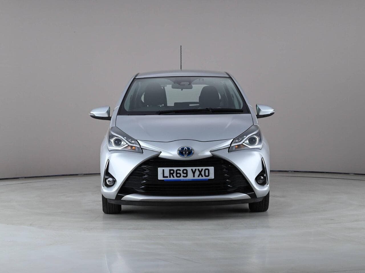 Toyota Yaris thumbnail Front