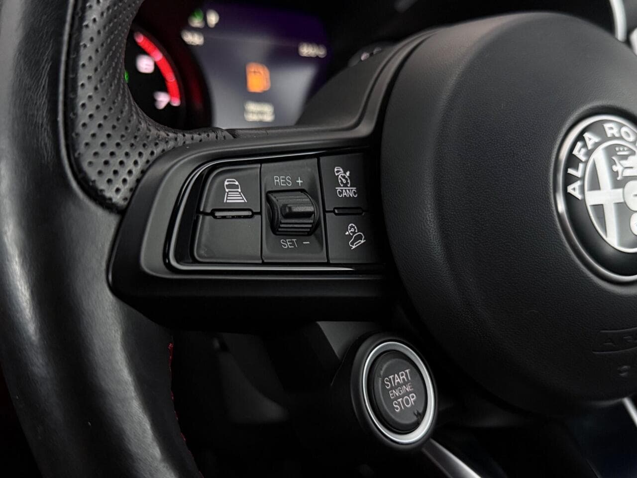 Alfa Romeo Stelvio thumbnail Misc Controls