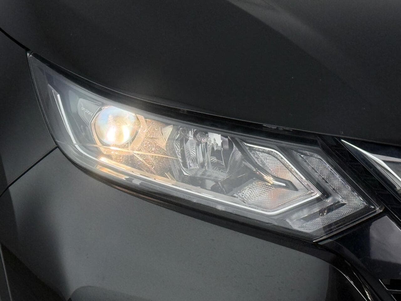 Nissan Qashqai thumbnail Lights Front
