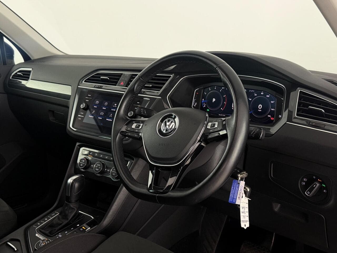 Volkswagen Tiguan thumbnail Interior Front