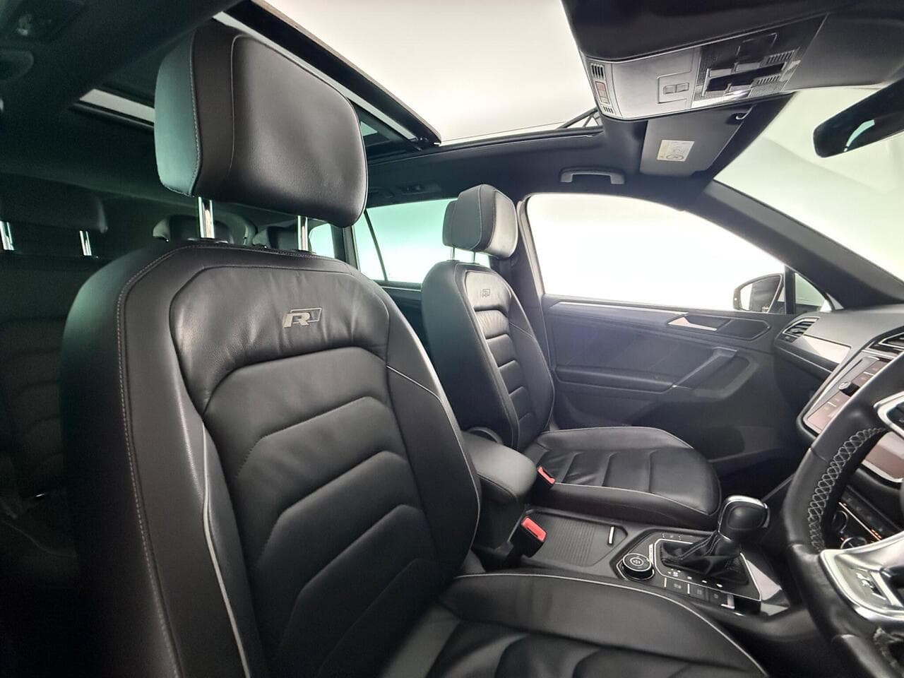 Volkswagen Tiguan thumbnail Seat Driver